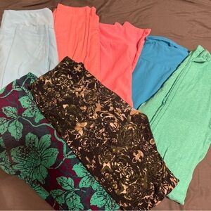 LuLaRoe Leggings Lot – 7 Pairs – Size: One Size. 5 Solid Pairs, 2 Designs